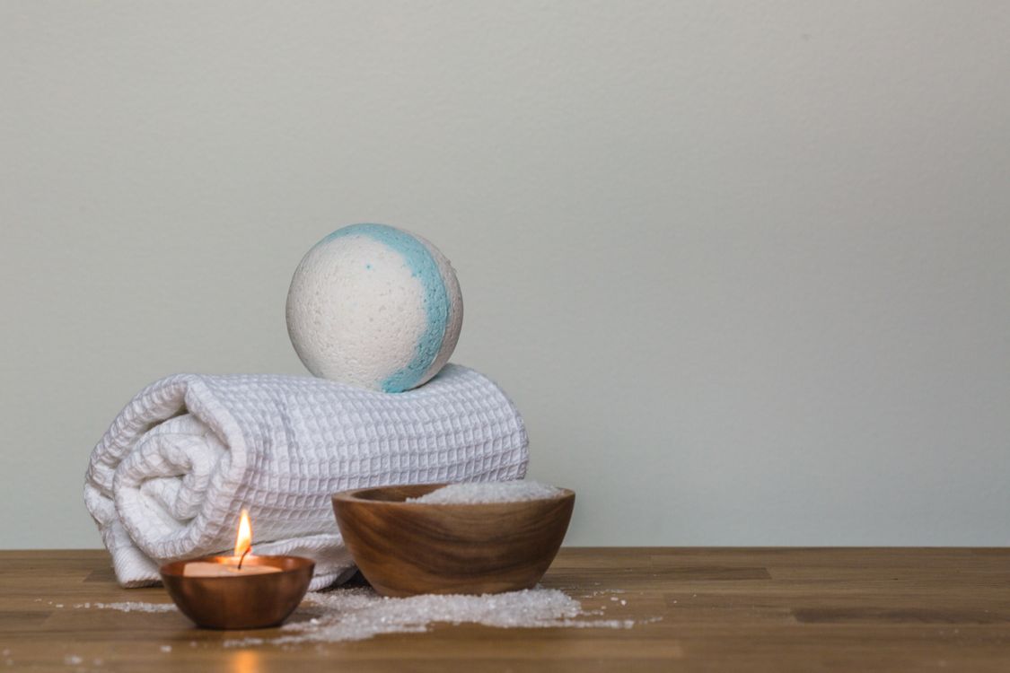 Massage bien-être Paris — sel bain bougie et serviette Zenna Spa